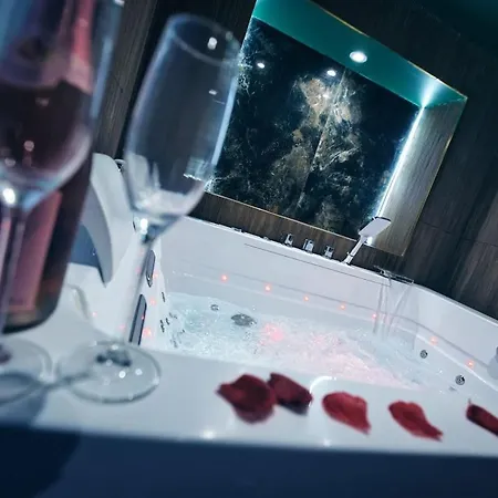 Apartment Stanislas Sensual Bali Jacuzzi 300m Place Stanislas Nancy